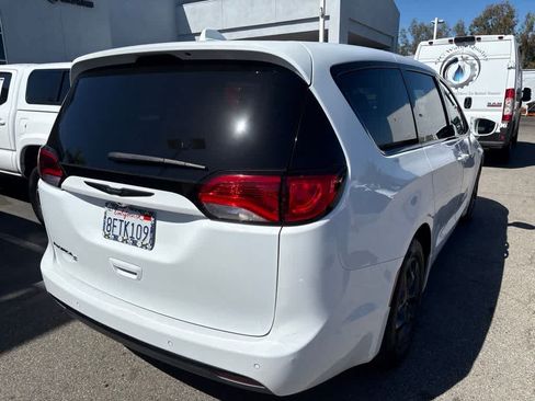 Certified 2018 Chrysler Pacifica Touring Plus w/ S Appearance Package FWD image 11