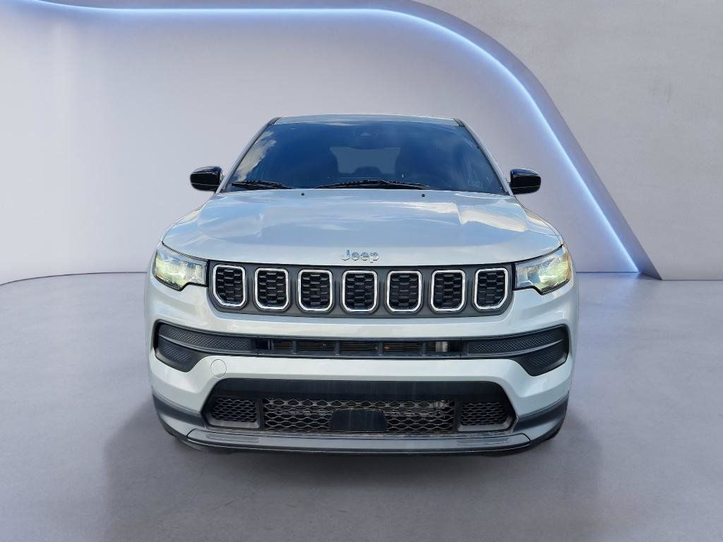 Used 2025 Jeep Compass Sport AWD/4WD image 2