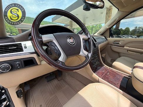 Used 2011 Cadillac Escalade ESV Premium AWD/4WD image 25