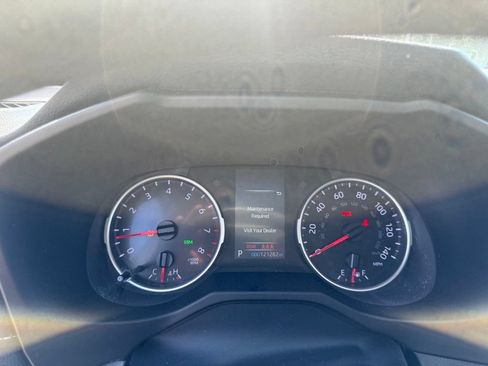 Used 2021 Toyota RAV4 XLE w/ Convenience Package FWD image 13