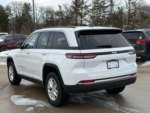 New 2025 Jeep Grand Cherokee Laredo w/ Luxury Tech Group I AWD/4WD image 5