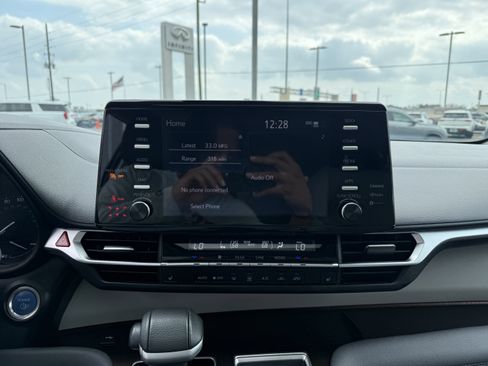 Used 2024 Toyota Sienna XLE image 23