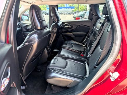 Used 2019 Jeep Cherokee Limited w/ Luxury Group image 10