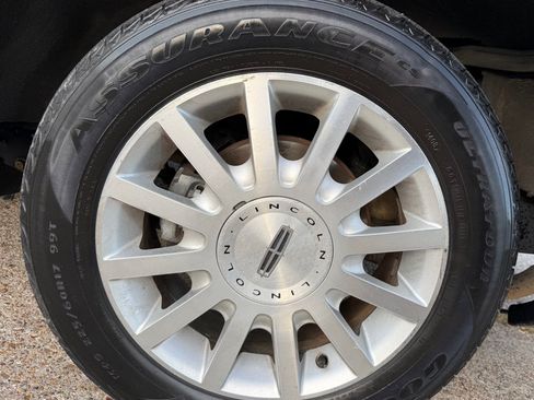 Used 2007 Lincoln Town Car Signature RWD image 22