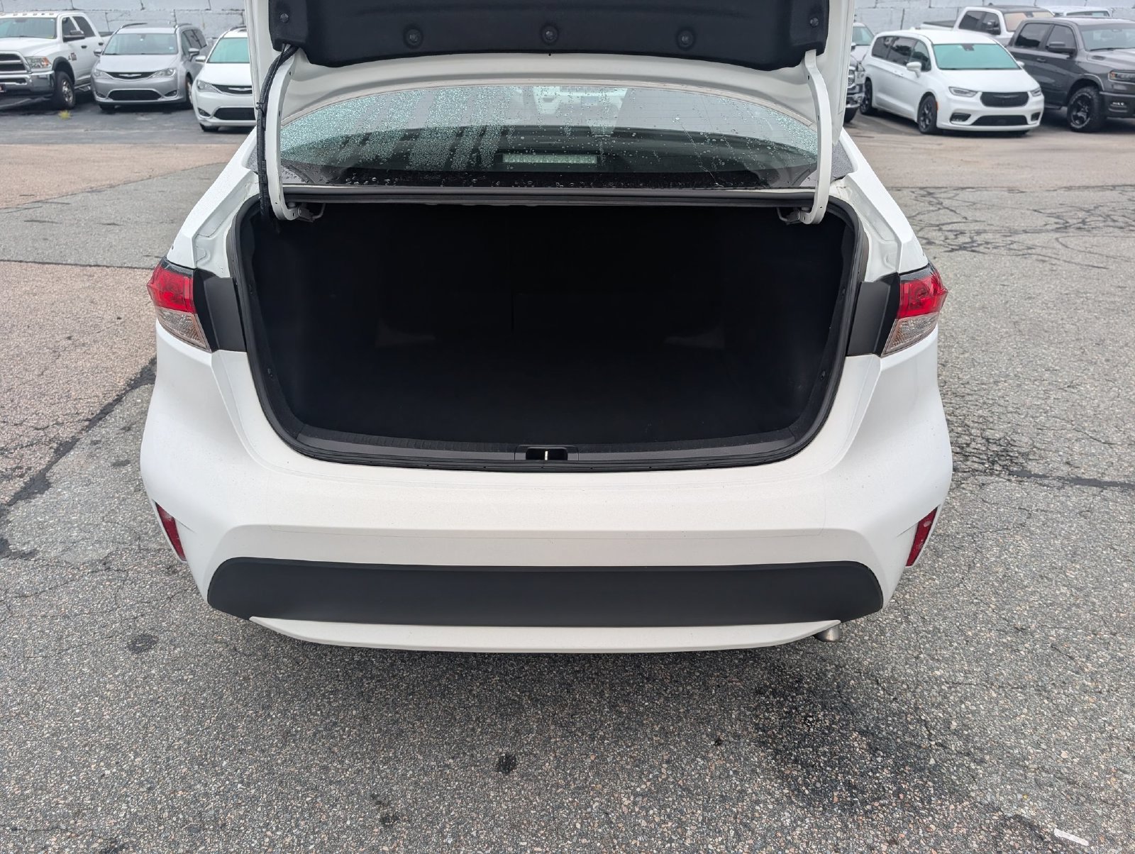 Used 2020 Toyota Corolla LE FWD image 24