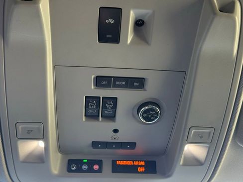 Used 2020 Cadillac Escalade Premium Luxury image 23