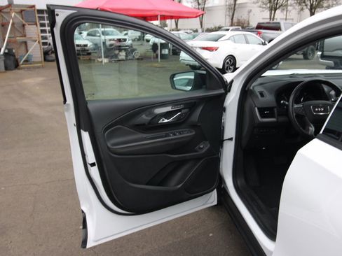 Used 2022 GMC Terrain AT4 w/ Tech Package AWD/4WD image 9