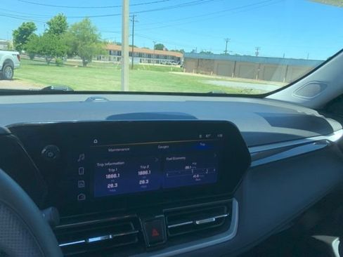 Used 2025 Chevrolet TrailBlazer LT AWD/4WD image 21