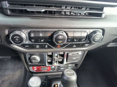 Used 2024 Jeep Gladiator Sport image 18