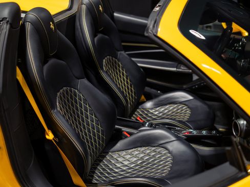 Used 2021 Ferrari F8 Tributo RWD image 44