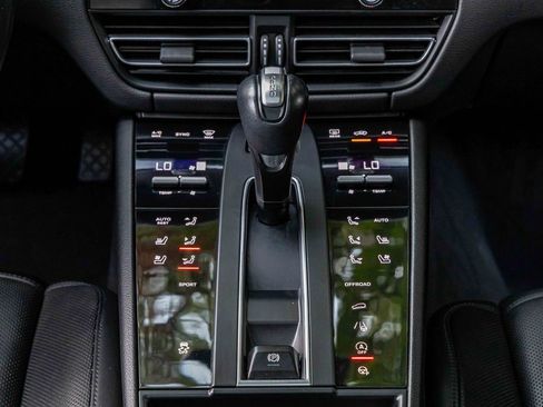 Used 2022 Porsche Macan image 13