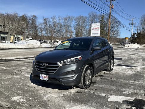 Used 2018 Hyundai Tucson SE image 1
