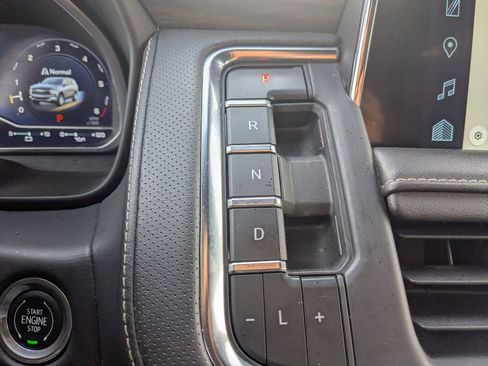 Used 2023 Chevrolet Suburban Premier image 20