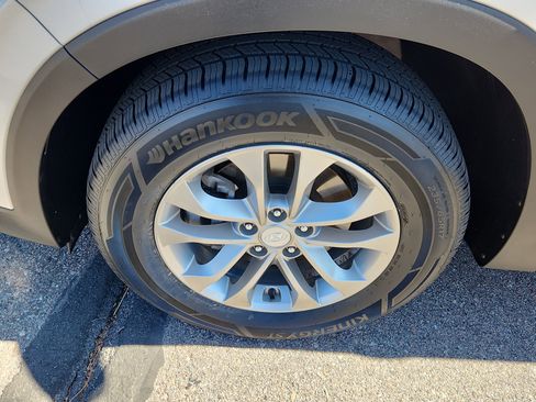 Used 2019 Hyundai Santa Fe SE image 16