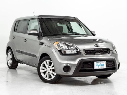 Used 2013 Kia Soul + FWD image 4