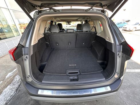 Used 2021 Nissan Rogue SV w/ Premium Package image 9