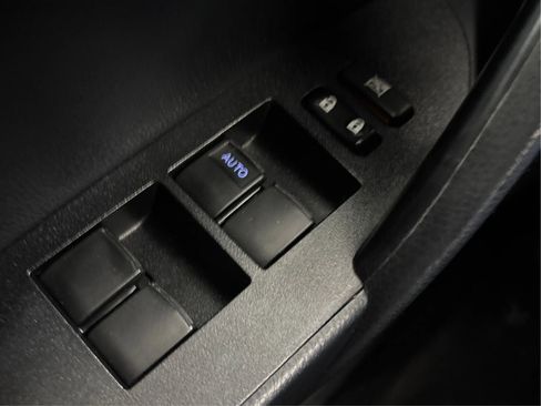 Used 2014 Toyota Corolla S image 40