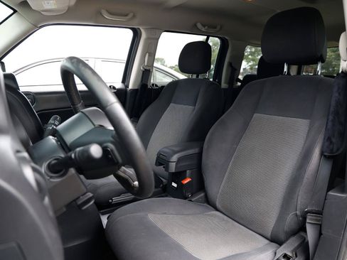Used 2016 Jeep Patriot Latitude AWD/4WD image 6