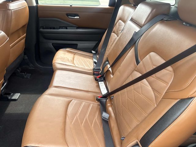 Used 2024 Nissan Pathfinder Platinum w/ Cargo Package AWD/4WD image 18