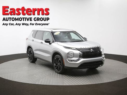 Used 2022 Mitsubishi Outlander SE image 49