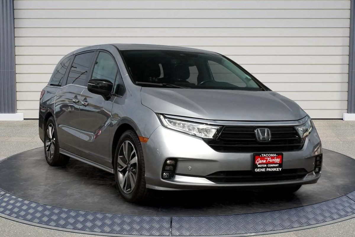 Used 2023 Honda Odyssey Touring image 1