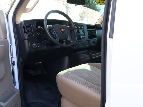 Used 2022 Chevrolet Express 3500 w/ Driver Convenience Package image 15