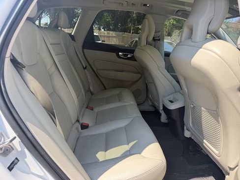 Used 2018 Volvo XC60 T5 Momentum w/ Convenience Package AWD/4WD image 12