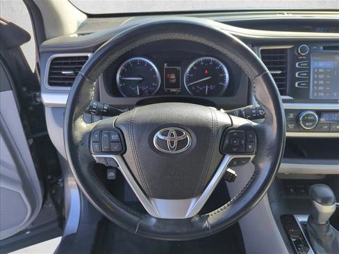 Used 2018 Toyota Highlander XLE image 13