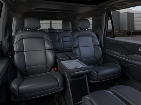 New 2026 Lincoln Navigator Reserve w/ Jet Appearance Package AWD/4WD image 11