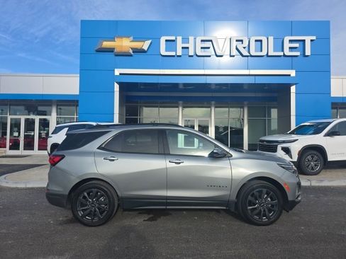 Used 2023 Chevrolet Equinox RS image 3