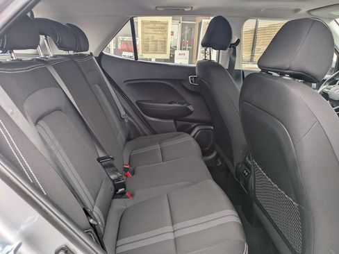 Used 2025 Hyundai Venue SEL FWD image 36