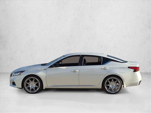 Used 2019 Nissan Altima 2.5 SR FWD image 8