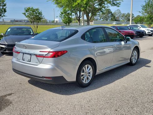 Used 2025 Toyota Camry LE image 5