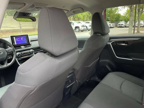 Used 2025 Toyota RAV4 XLE AWD/4WD image 27