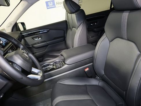 New 2025 Honda Pilot Touring image 27
