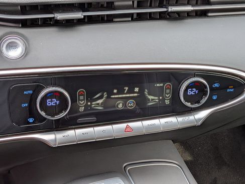 Used 2024 Genesis GV70 2.5T w/ Select Package AWD/4WD image 22