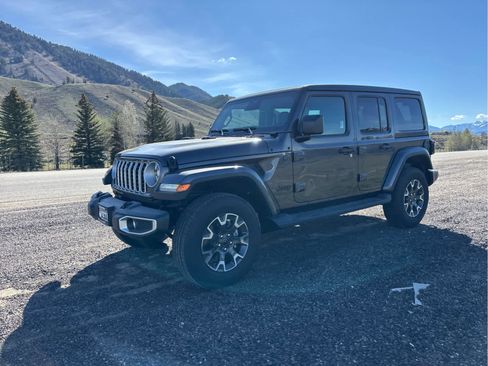 New 2026 Jeep Wrangler Sahara image 39