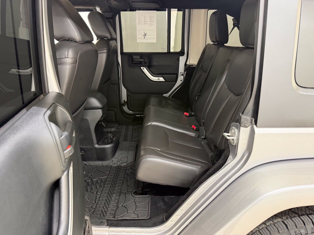 Used 2018 Jeep Wrangler Unlimited Sahara AWD/4WD image 16