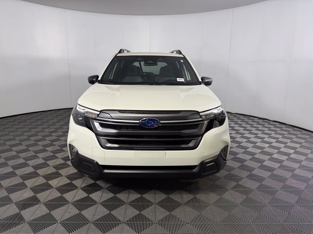 Used 2025 Subaru Forester Premium AWD/4WD image 2