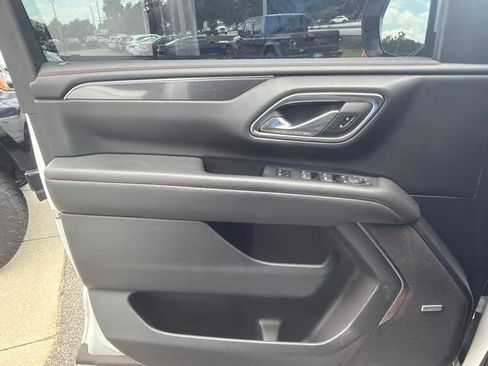 Used 2024 Chevrolet Suburban RST w/ Luxury Package RWD image 9