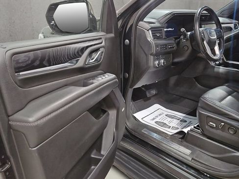 Used 2022 GMC Yukon XL Denali AWD/4WD image 11