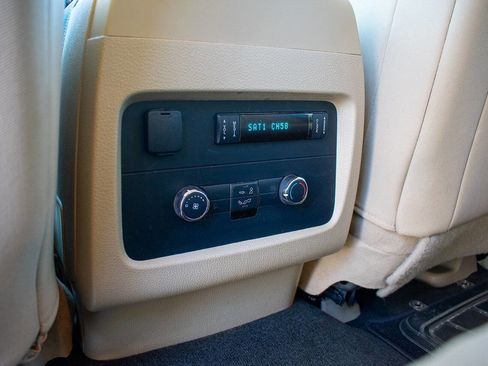 Used 2017 Ford Expedition XLT image 32