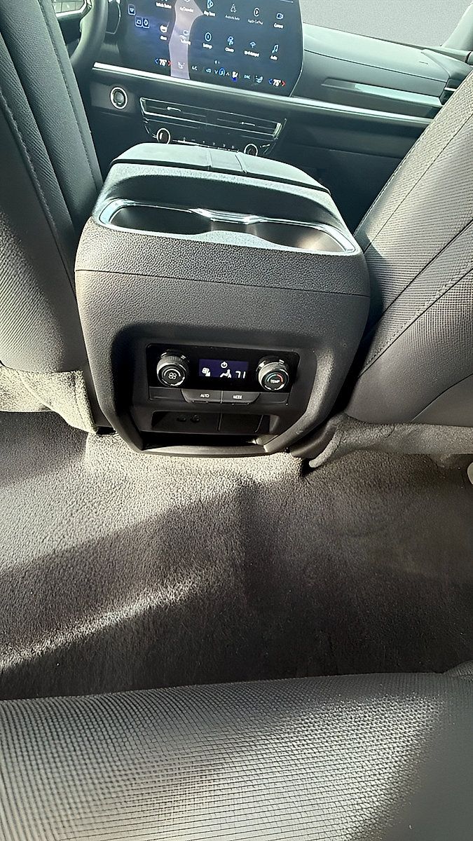 Used 2025 Chevrolet Traverse LT w/ Sun and Wheel Package AWD/4WD image 13