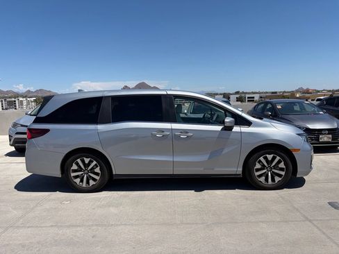 Used 2025 Honda Odyssey EX-L image 3