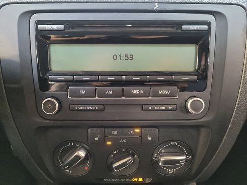 Used 2014 Volkswagen Jetta SE FWD image 25
