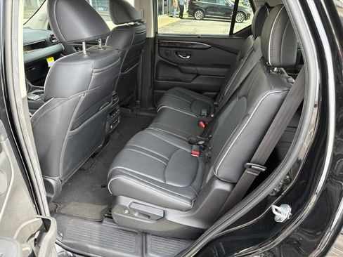 Used 2024 Honda Pilot Elite image 8