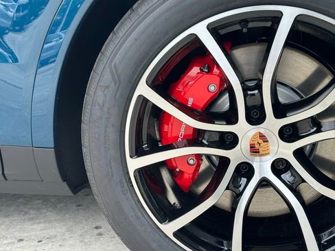 Used 2026 Porsche Cayenne S image 16