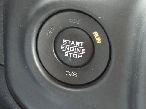 Used 2018 Jeep Wrangler Unlimited Sahara image 15