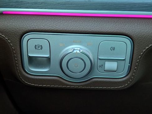 Used 2025 Mercedes-Benz GLS 580 4MATIC image 21