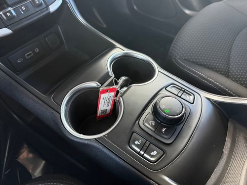 Used 2023 GMC Terrain SLE w/ Driver Convenience Package image 16